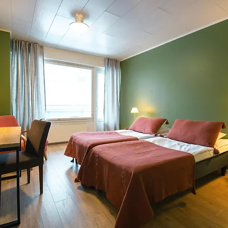 Milton Hotel *