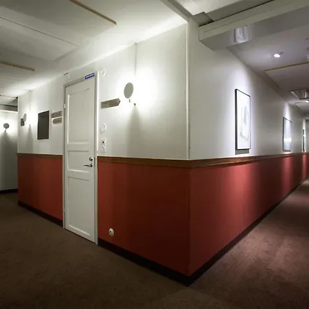 Milton Hotel *