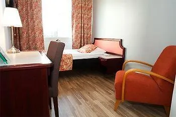 Milton Hotel *
